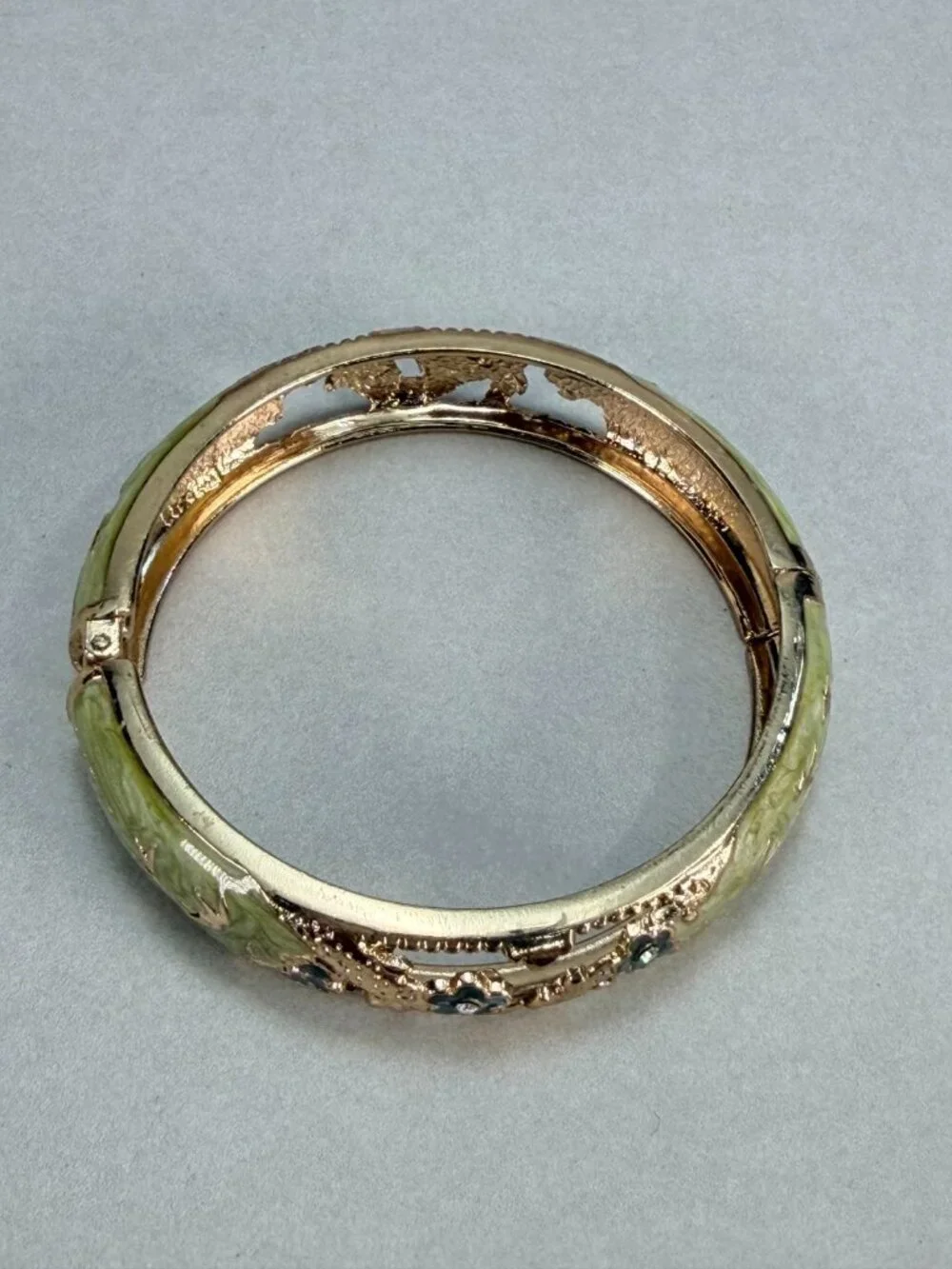 Jin Long Xing Green Enamel Openwork Floral Gold Tone Hinged Bangle Bracelet